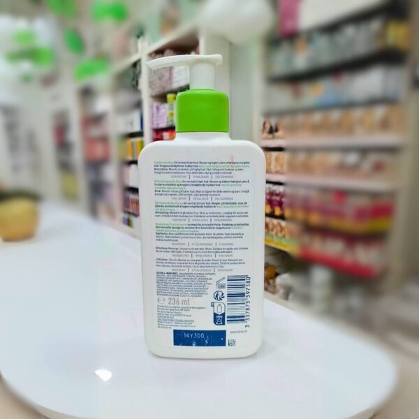 CeraVe Hydrating Cleanser for Dry Skin with Hyaluronic Acid 236ml