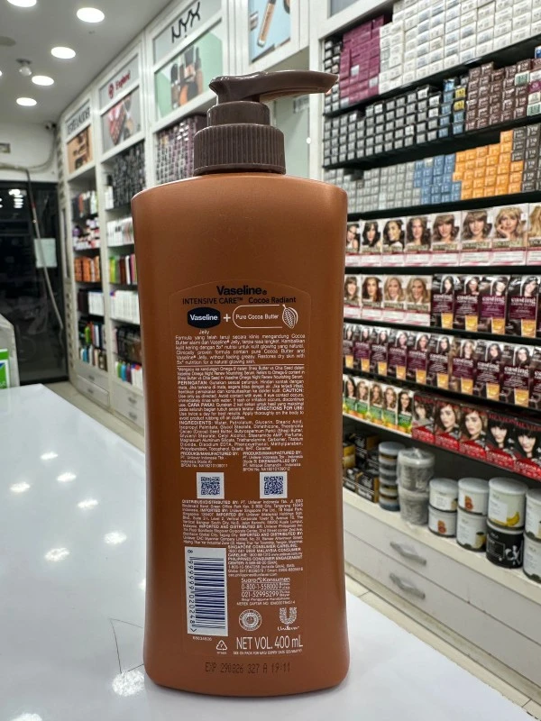 Vaseline Intensive Care Cocoa Radiant Body Lotion (400ml) 3 Vaseline Intensive Care Cocoa Radiant Body Lotion (400ml) - Image 3